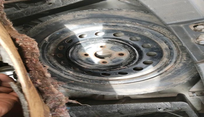 2011 Maruti Wagon R 1.0 VXI, Petrol, Manual, 1,45,854 km, tyre