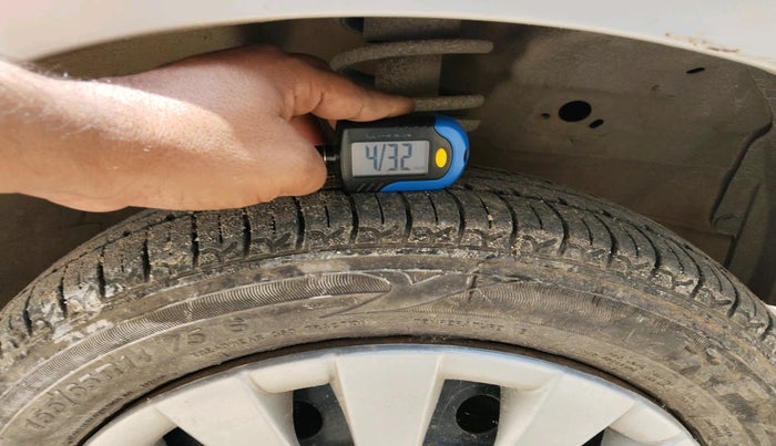 2011 Maruti Wagon R 1.0 VXI, Petrol, Manual, 1,45,854 km, tyre