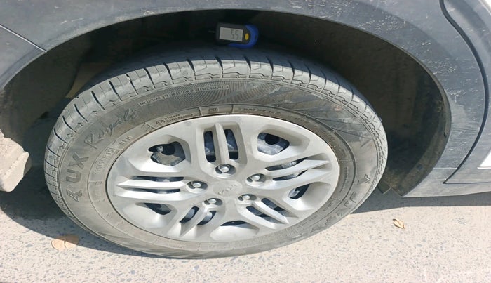 2022 KIA CARENS PRESTIGE 1.5 PETROL 7 STR, Petrol, Manual, 15,473 km, tyre