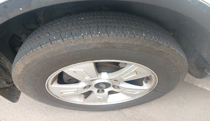 2013 Mahindra XUV500 W8, Diesel, Manual, 95,011 km, tyre