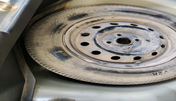 2014 Maruti Swift VXI, Petrol, Manual, 89,889 km, tyre