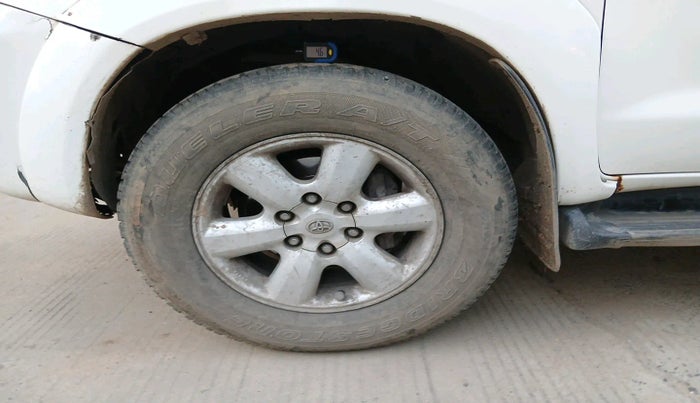 2011 Toyota Fortuner 3.0 4X4 MT, Diesel, Manual, 2,20,761 km, tyre