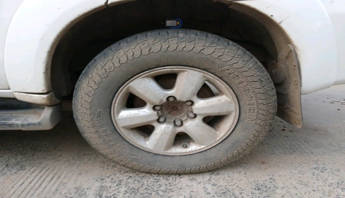 2011 Toyota Fortuner 3.0 4X4 MT, Diesel, Manual, 2,20,761 km, tyre