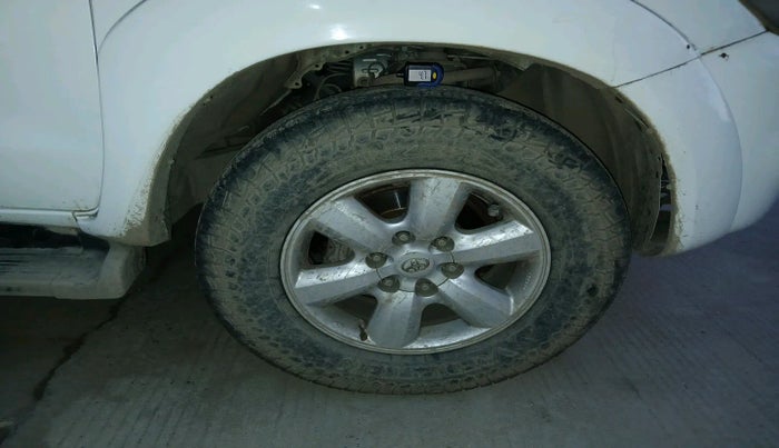 2011 Toyota Fortuner 3.0 4X4 MT, Diesel, Manual, 2,20,761 km, tyre