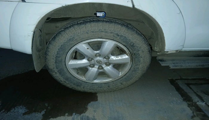 2011 Toyota Fortuner 3.0 4X4 MT, Diesel, Manual, 2,20,761 km, tyre