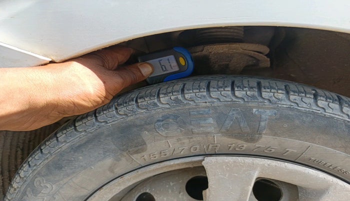 2017 Hyundai Eon ERA +, Petrol, Manual, 1,11,547 km, tyre