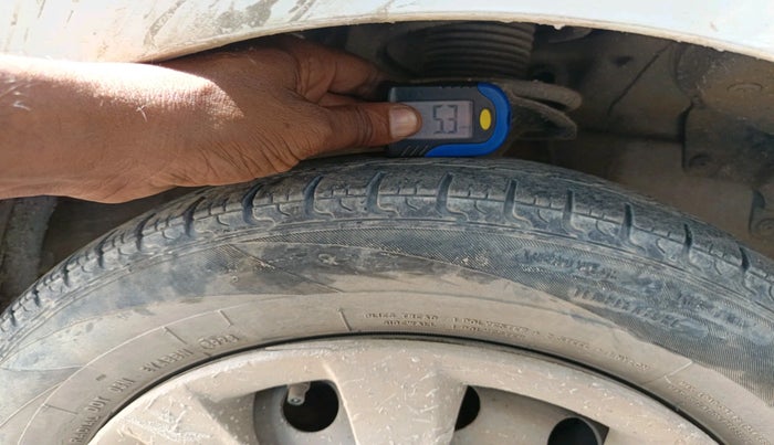 2017 Hyundai Eon ERA +, Petrol, Manual, 1,11,547 km, tyre