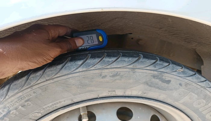 2017 Hyundai Eon ERA +, Petrol, Manual, 1,11,547 km, tyre