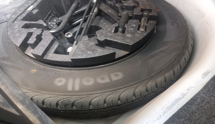 2015 Volkswagen Polo GT TSI AT, Petrol, Automatic, 1,17,832 km, tyre