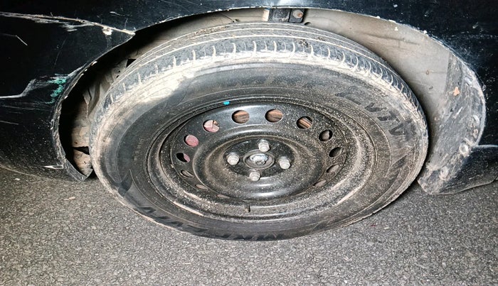 2015 Maruti Ciaz ZXI, Petrol, Manual, 1,06,473 km, tyre