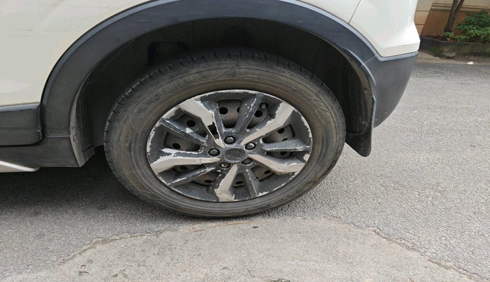 2019 Mahindra XUV300 W6 1.2 PETROL, Petrol, Manual, 63,755 km, tyre