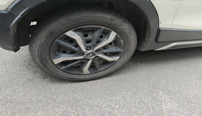 2019 Mahindra XUV300 W6 1.2 PETROL, Petrol, Manual, 63,755 km, tyre