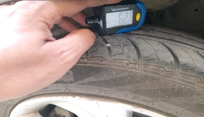 2015 Honda City 1.5L I-VTEC V MT, Petrol, Manual, 1,37,363 km, tyre