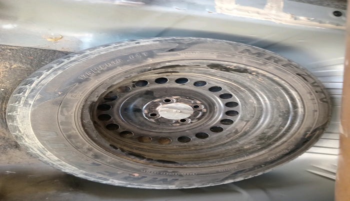 2015 Honda City 1.5L I-VTEC V MT, Petrol, Manual, 1,37,363 km, tyre