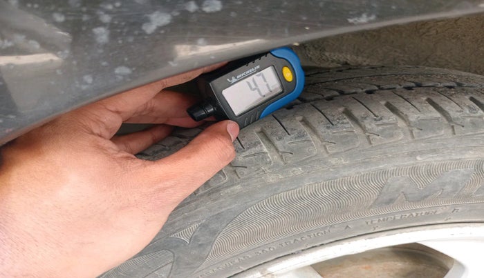 2015 Honda City 1.5L I-VTEC V MT, Petrol, Manual, 1,37,363 km, tyre