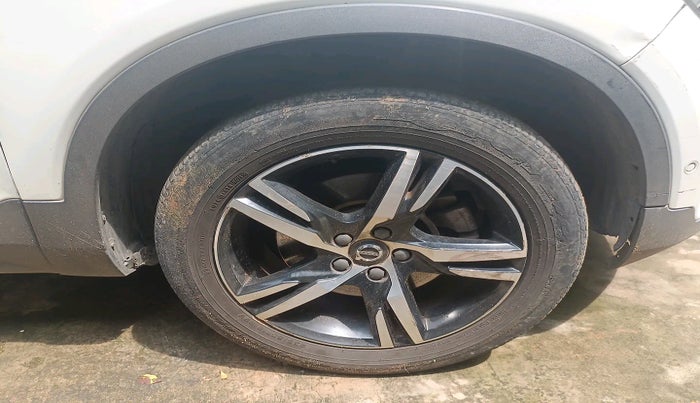 2020 Volvo XC 40 D4 R DESIGN, Diesel, Automatic, 80,356 km, tyre