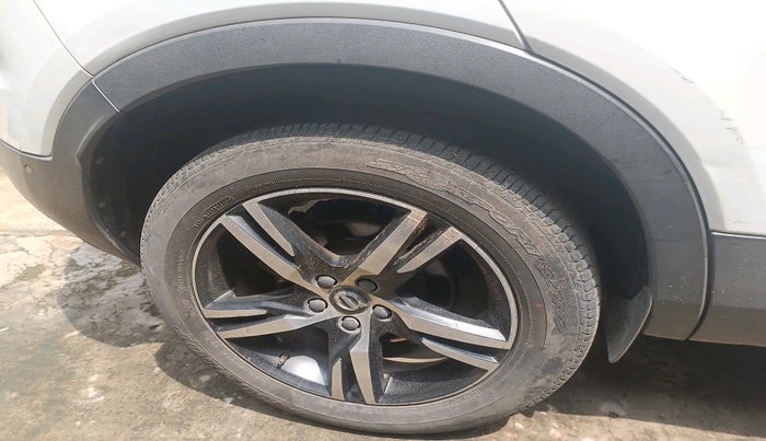 2020 Volvo XC 40 D4 R DESIGN, Diesel, Automatic, 80,356 km, tyre