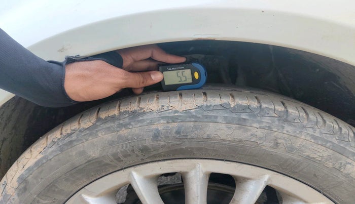 2013 Fiat Linea EMOTION 1.3, Diesel, Manual, 1,03,381 km, tyre