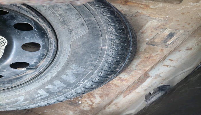 2013 Fiat Linea EMOTION 1.3, Diesel, Manual, 1,03,381 km, tyre