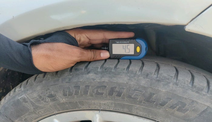 2013 Fiat Linea EMOTION 1.3, Diesel, Manual, 1,03,381 km, tyre