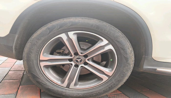 2018 Mercedes Benz GLC CLASS 220 D 4 MATIC, Diesel, Automatic, 1,34,105 km, tyre