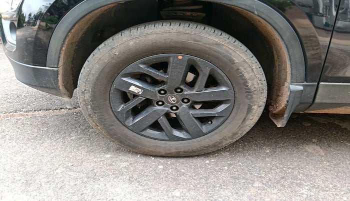 2022 Tata Harrier XT PLUS 2.0L KRYOTEC DARK EDITON, Diesel, Manual, 25,841 km, tyre