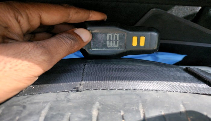 2022 Maruti Swift VXI CNG, Petrol, Manual, 77,000 km, tyre