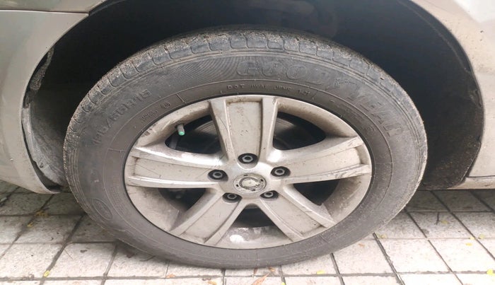 2011 Skoda Laura AMBIENTE 2.0 TDI CR MT, Diesel, Manual, 1,37,916 km, tyre