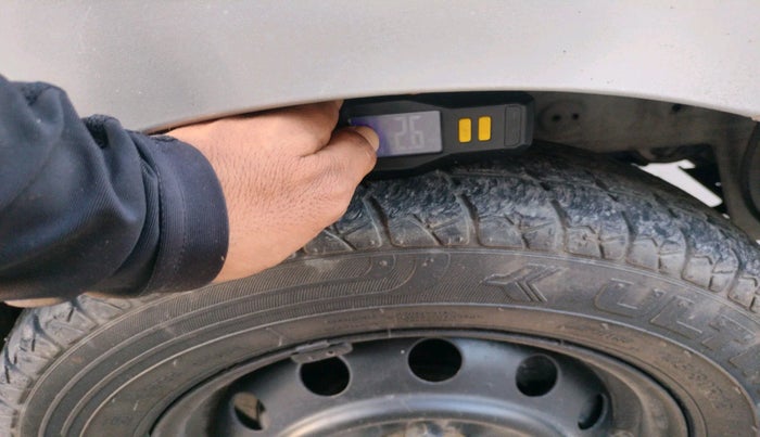 2012 Hyundai Eon 1.0 KAPPA ERA +, Petrol, Manual, 1,01,501 km, tyre