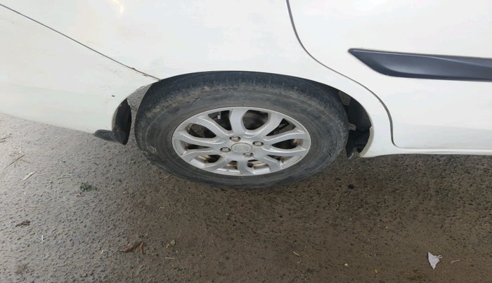 2013 Honda Amaze 1.2L I-VTEC VX, Petrol, Manual, 1,21,844 km, tyre