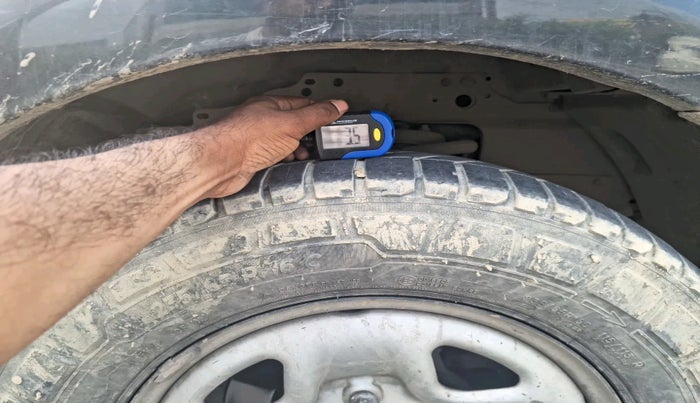 2015 Tata Safari Storme 2.2 EX 4X2, Diesel, Manual, 2,01,338 km, tyre