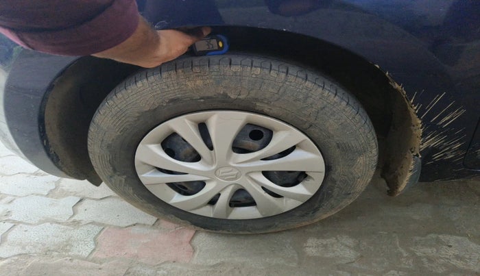2022 Maruti Swift VXI, Petrol, Manual, 1,08,192 km, tyre