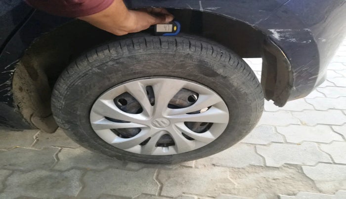 2022 Maruti Swift VXI, Petrol, Manual, 1,08,192 km, tyre