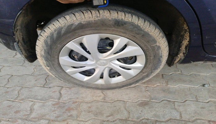 2022 Maruti Swift VXI, Petrol, Manual, 1,08,192 km, tyre