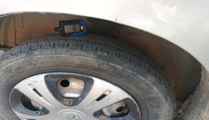 2011 Maruti Wagon R 1.0 LXI CNG, Petrol, Manual, 1,10,686 km, tyre