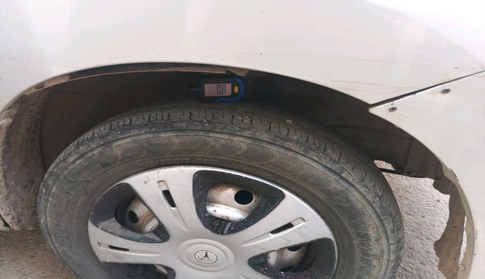 2011 Maruti Wagon R 1.0 LXI CNG, Petrol, Manual, 1,10,686 km, tyre