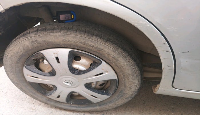 2011 Maruti Wagon R 1.0 LXI CNG, Petrol, Manual, 1,10,686 km, tyre