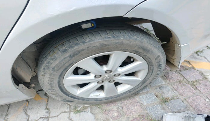 2010 Toyota Corolla Altis G PETROL, Petrol, Manual, 1,75,499 km, tyre