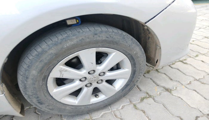 2010 Toyota Corolla Altis G PETROL, Petrol, Manual, 1,75,499 km, tyre