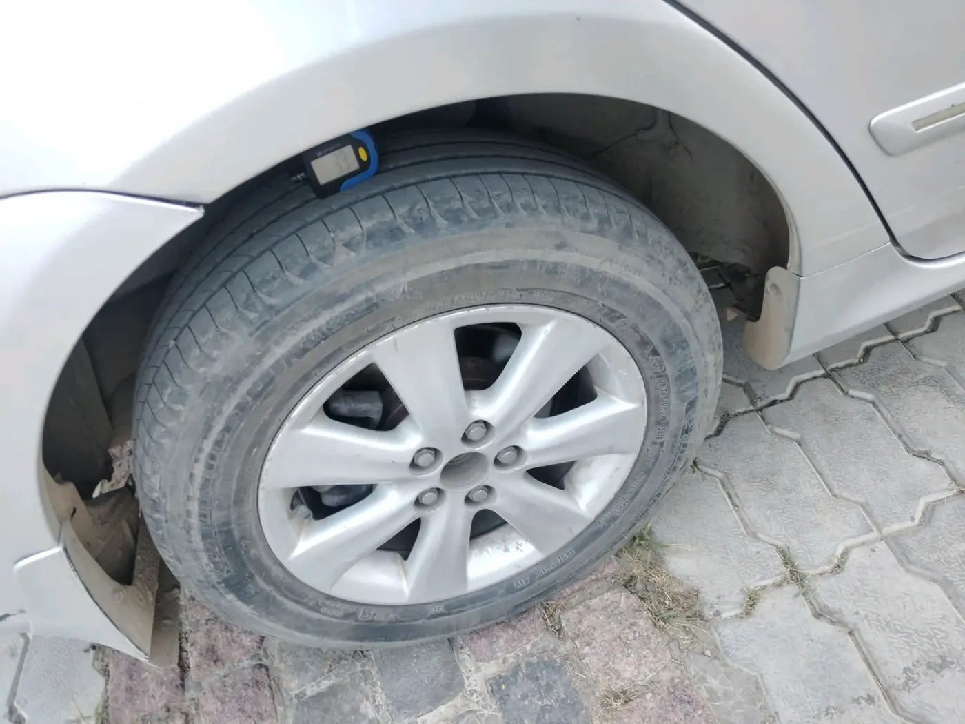 2010 Toyota Corolla Altis G PETROL, Petrol, Manual, 1,75,499 km, tyre