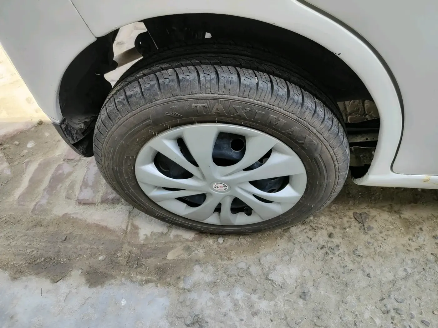 2016 Maruti Wagon R 1.0 LXI, Petrol, Manual, 91,113 km, tyre