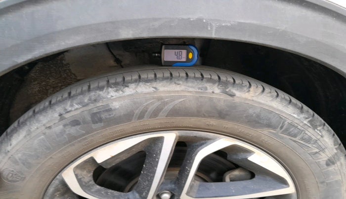 2022 KIA CARENS PRESTIGE PLUS 1.4 PETROL DCT 7 STR, Petrol, Automatic, 27,152 km, tyre