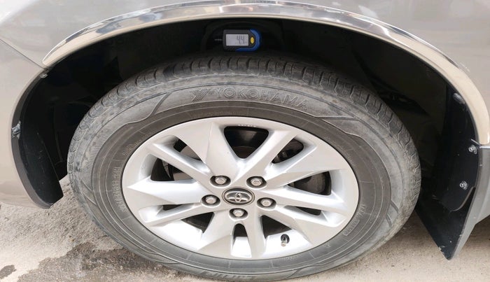 2017 Toyota Innova Crysta 2.8 ZX AT 7 STR, Diesel, Automatic, 1,36,189 km, tyre