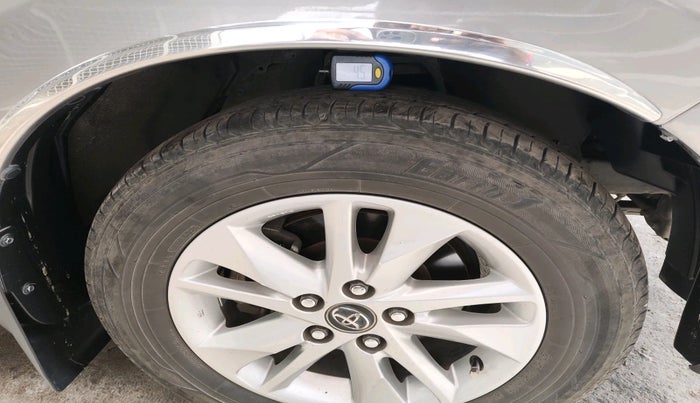 2017 Toyota Innova Crysta 2.8 ZX AT 7 STR, Diesel, Automatic, 1,36,189 km, tyre