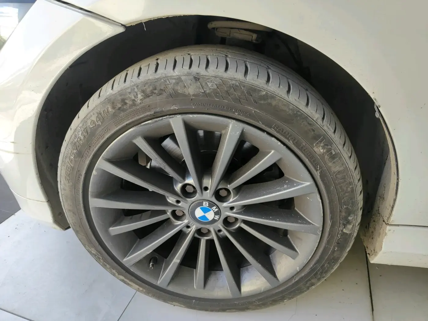 2012 BMW 3 Series 320d, Diesel, Automatic, 1,09,277 km, tyre