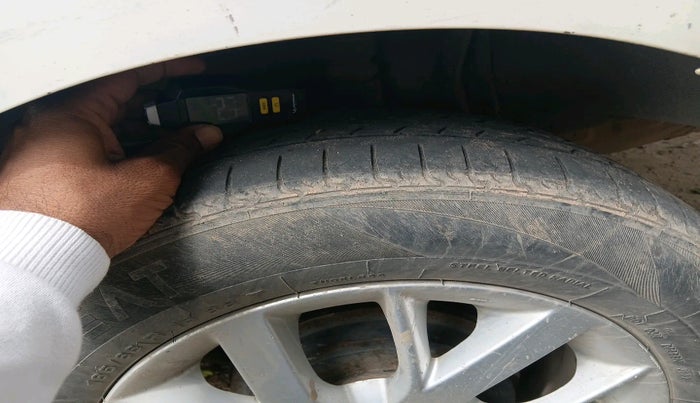 2014 Nissan Sunny XV DIESEL, Diesel, Manual, 1,78,868 km, tyre