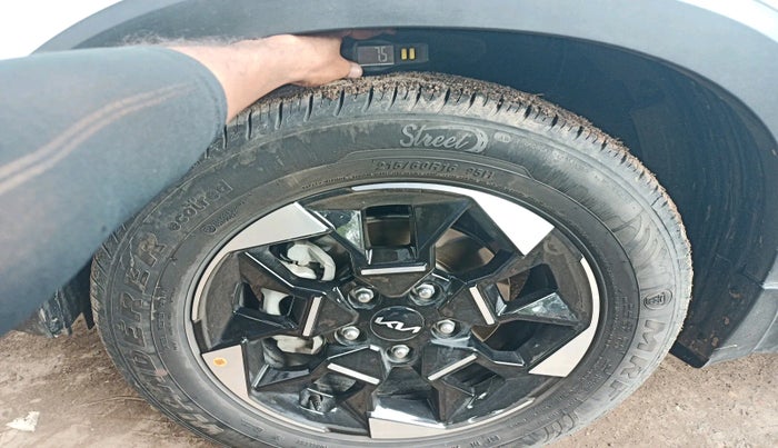 2025 KIA SONET HTX 1.5 AT, Diesel, Automatic, 4,660 km, tyre