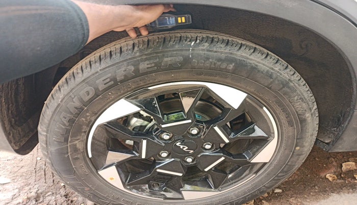 2025 KIA SONET HTX 1.5 AT, Diesel, Automatic, 4,660 km, tyre