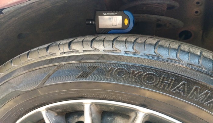 2017 Maruti Dzire VXI, Petrol, Manual, 75,988 km, tyre