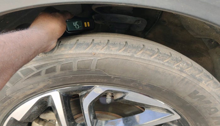 2022 KIA CARENS LUXURY 1.4 PETROL 7 STR, Petrol, Manual, 32,390 km, tyre